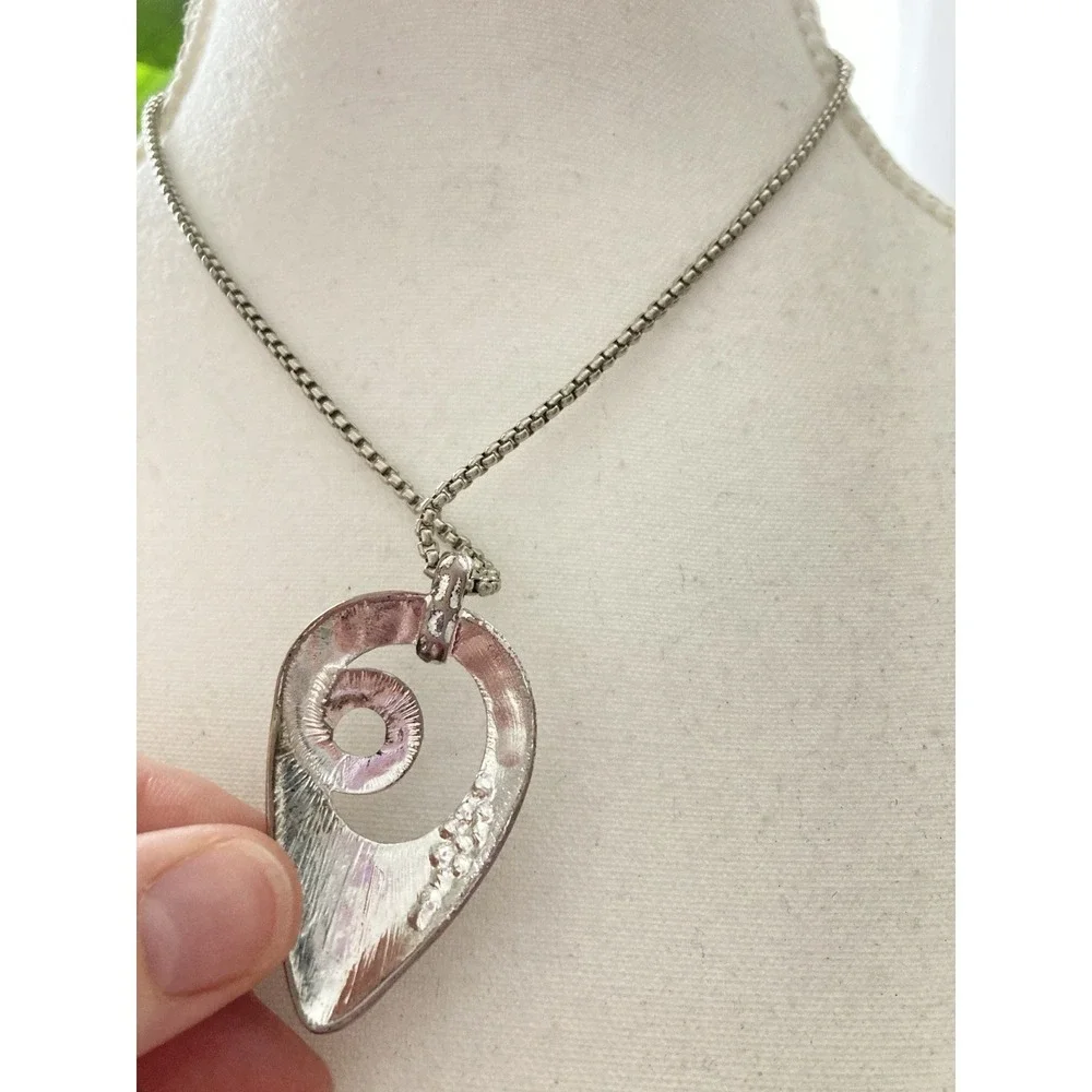 Silver Tone Filigree Swirl Pendant Necklace Rhinestone‎ Accent Abstract Teardrop